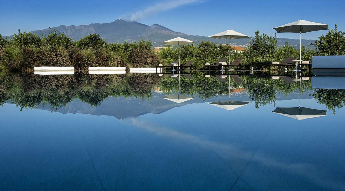 Ramo D'Aria fabulous pool and dramatic view of Mount Etna