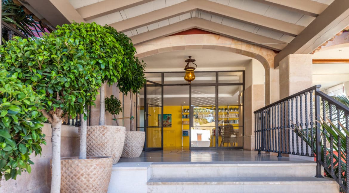 Entrance to Cala Sant Vicenc Hotel