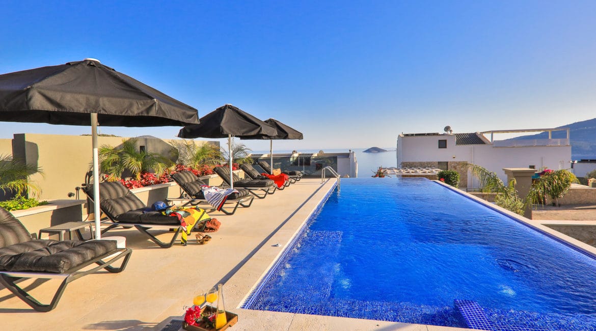 Villa Dreams sun terrace and pool