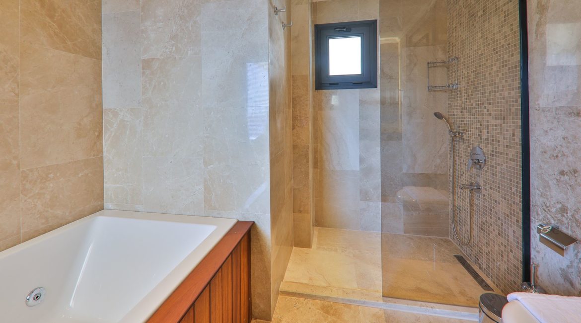 Villa Eos bath and shower room