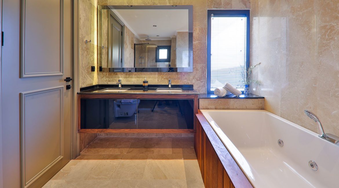 Villa Eos bathroom with sea views