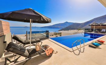 Villa Sweet sunbeds, pool and sea views